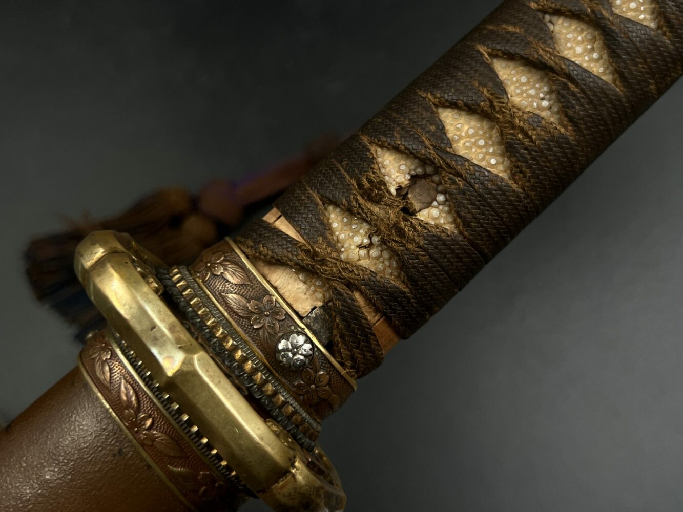 Офицерский меч Син-Гунто с фамильным моном. В комплекте. От Алексея С.