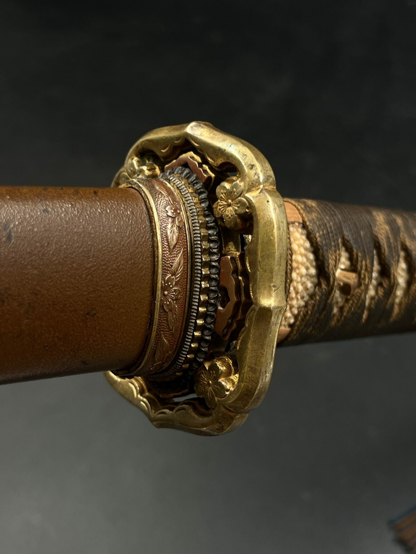 Офицерский меч Син-Гунто с фамильным моном. В комплекте. От Алексея С.