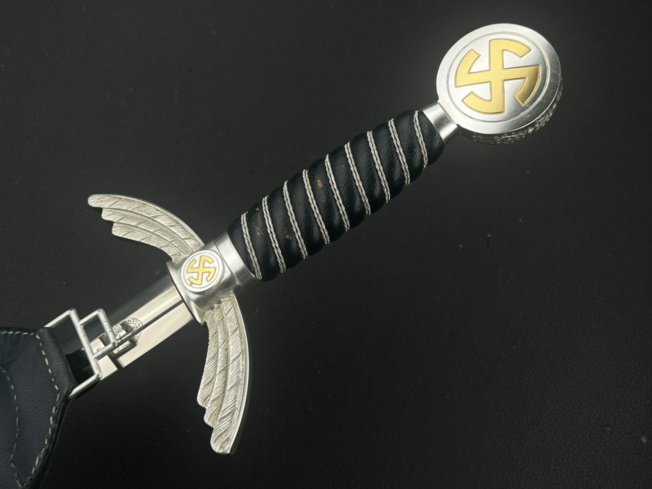Меч Меч офицера Люфтваффе (Luftwaffe Offizierschwert / Fliegerschwert). обр. 1935 г. [Paul Weyersberg] От Алексея С.