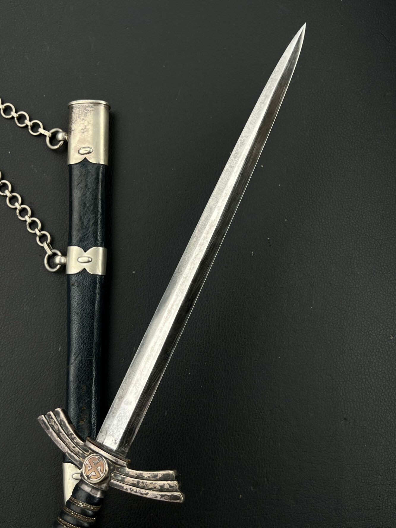 Кортик Люфтваффе обр. 1935 г. (Ранний тип). [Carl Eickhorn]. Клеймо -Carl Eickhorn. (ножны без металлического каркаса , крепёж фитингов на клипсах). От Алексея С.