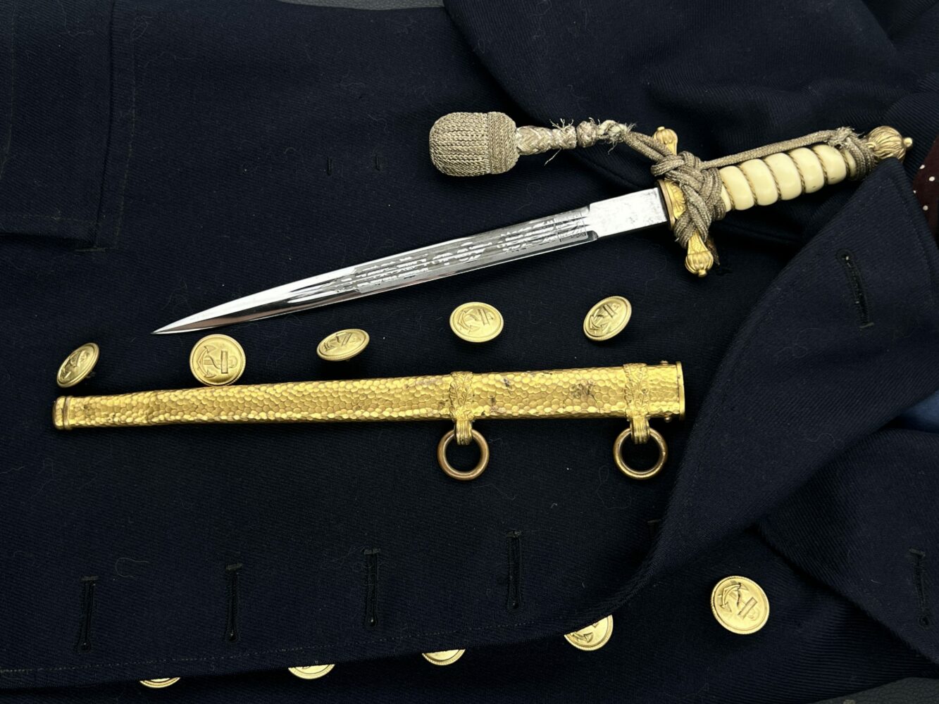 Морской кортик обр. 1929 г. (чеканные ножны). [Carl Eickhorn]. От Алексея С.