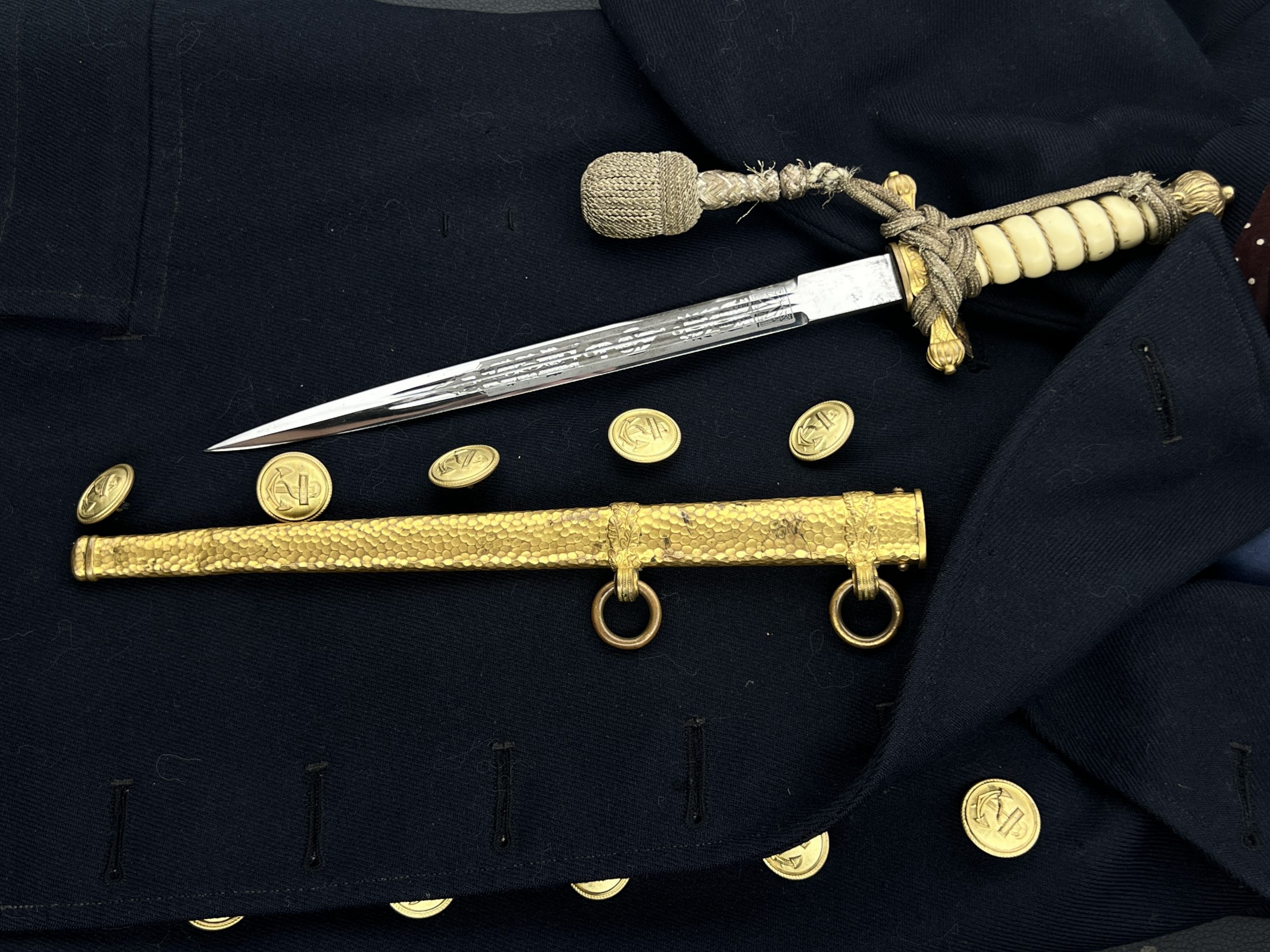 Морской кортик обр. 1929 г. (чеканные ножны). [Carl Eickhorn]. От Алексея С.