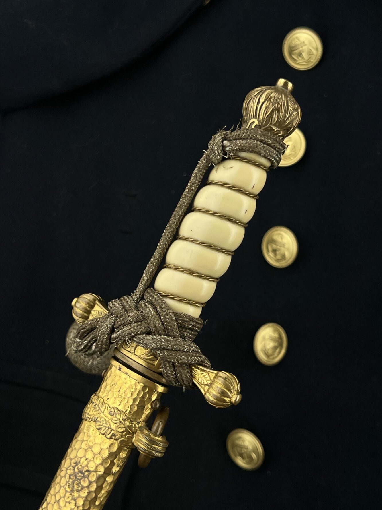 Морской кортик обр. 1929 г. (чеканные ножны). [Carl Eickhorn]. От Алексея С.