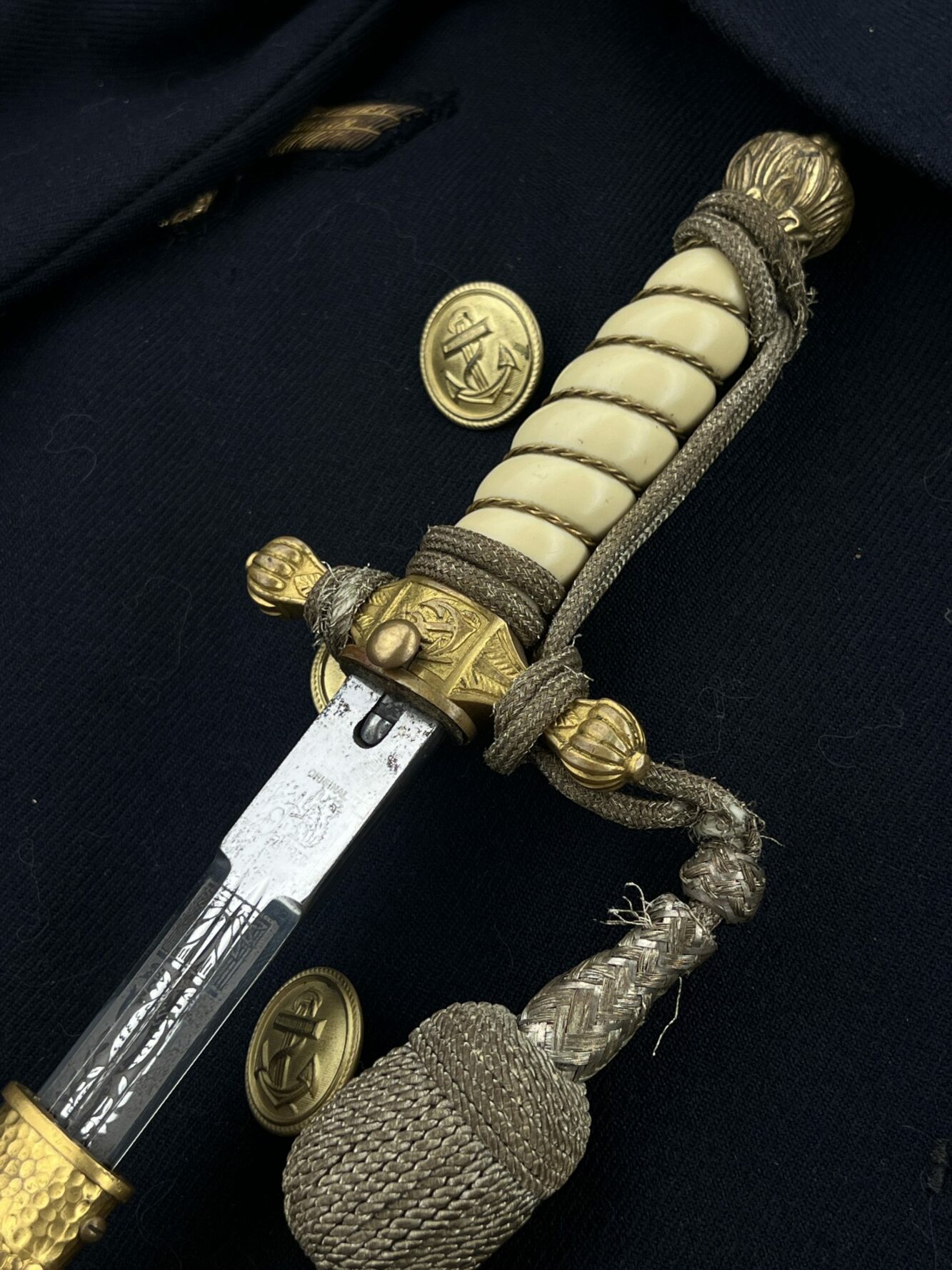 Морской кортик обр. 1929 г. (чеканные ножны). [Carl Eickhorn]. От Алексея С.