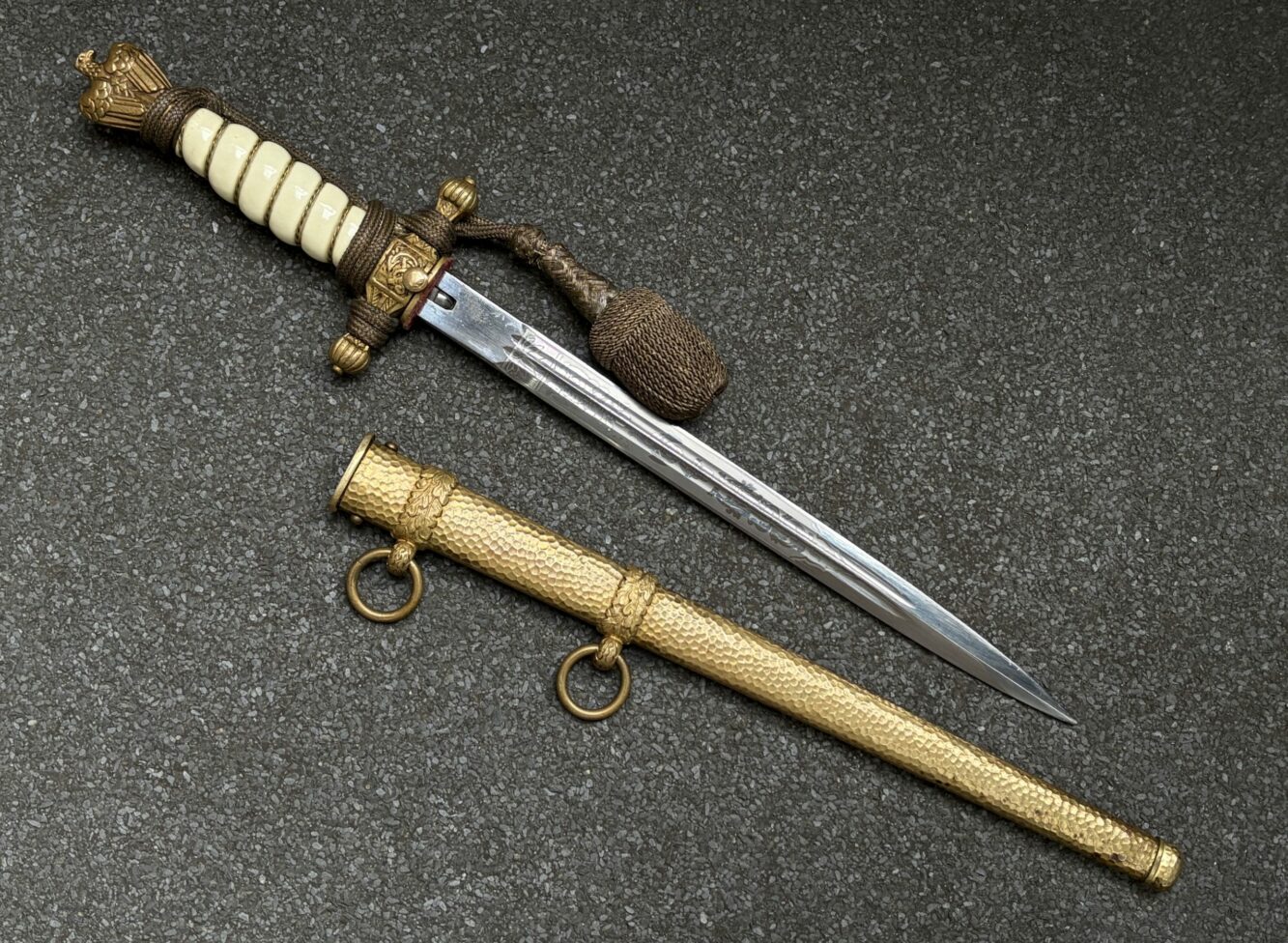 Морской кортик обр. 1938 г. (чеканные ножны). От Алексея С.