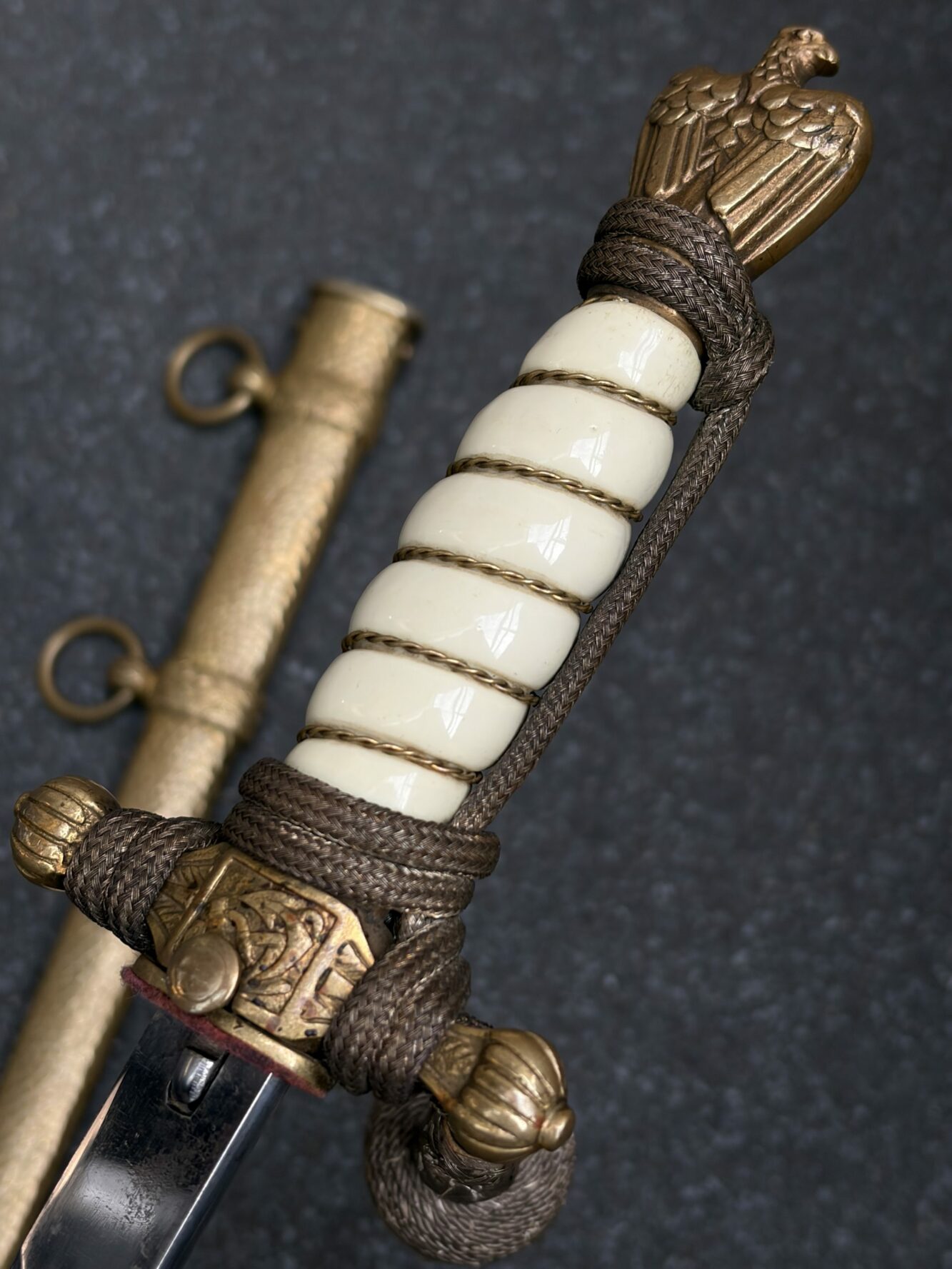Морской кортик обр. 1938 г. (чеканные ножны). От Алексея С.