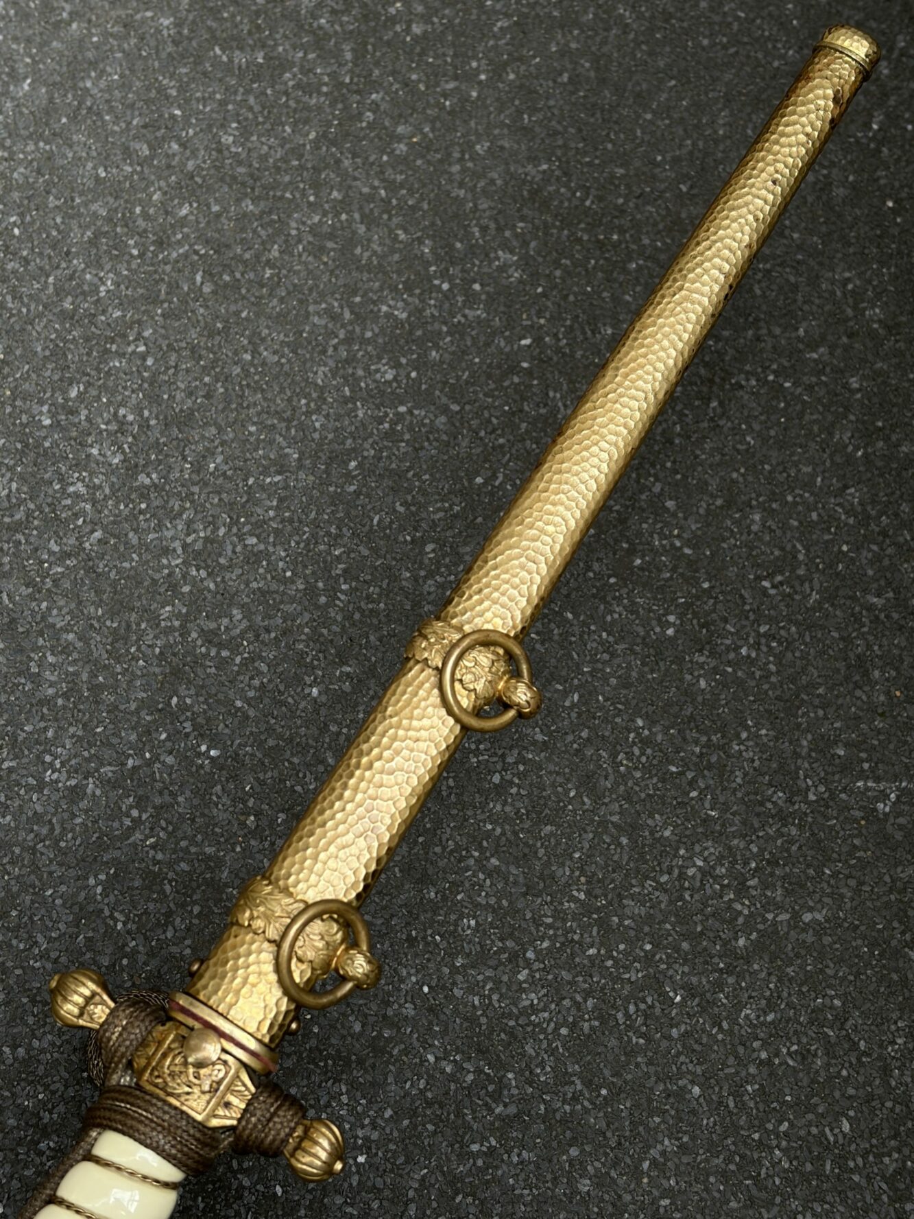 Морской кортик обр. 1938 г. (чеканные ножны). От Алексея С.